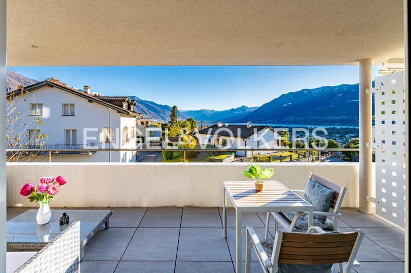 Elegant apartment with panoramic terrace and lake view (89) (10)