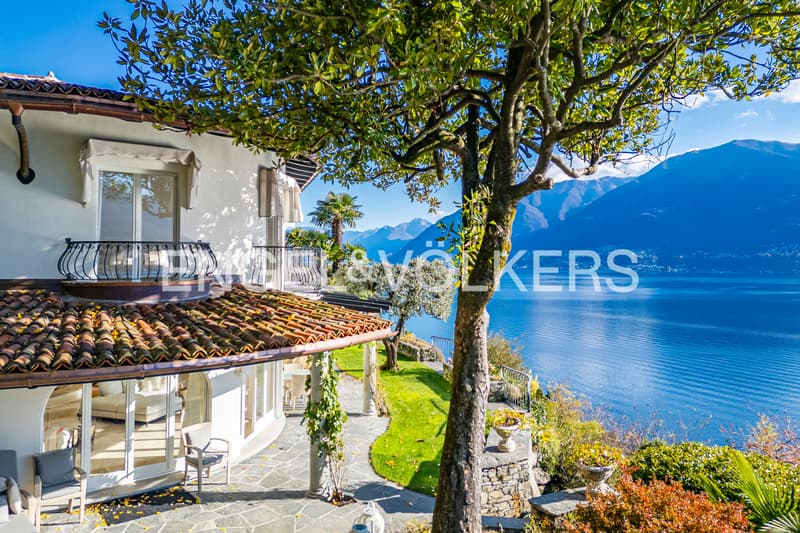 Exclusive villa, renovated with high-quality materials, with a view (2)