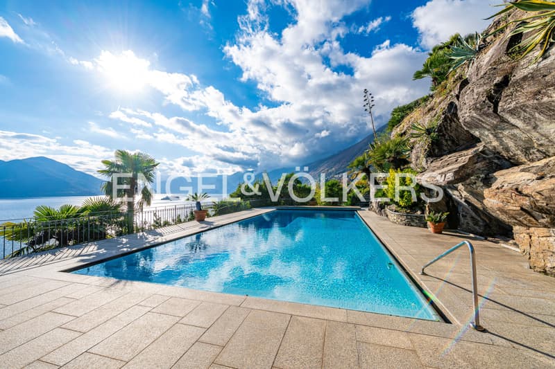 Exclusive villa, renovated with high-quality materials, with a view (13)