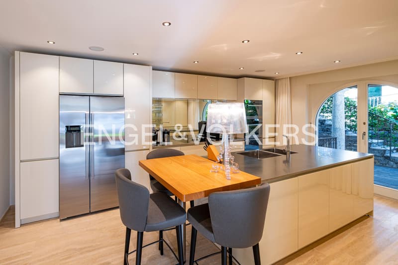 Exclusive villa, renovated with high-quality materials, with a view (4)