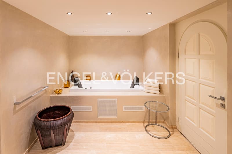 Exclusive villa, renovated with high-quality materials, with a view (11)