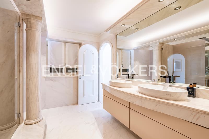 Exclusive villa, renovated with high-quality materials, with a view (9)