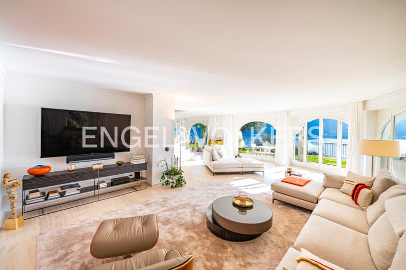 Exclusive villa, renovated with high-quality materials, with a view (3)