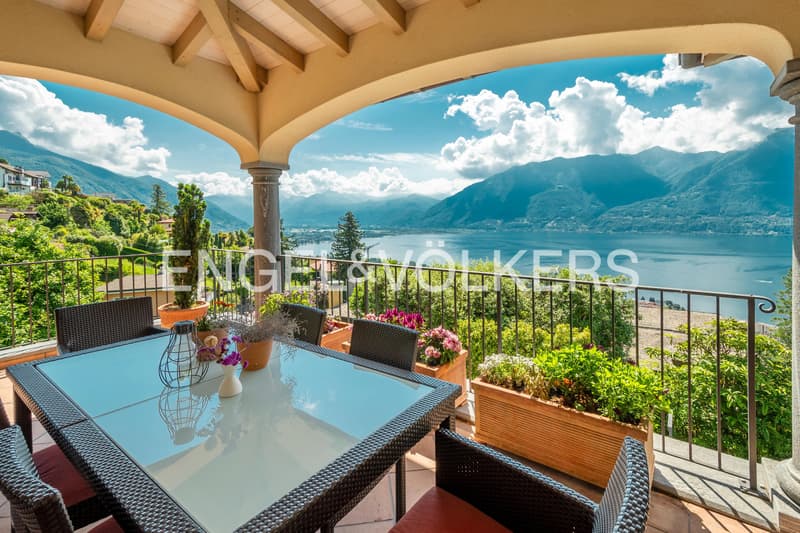 Vista lacustre pura, villa esclusiva con piscina e panorama (43) (9)