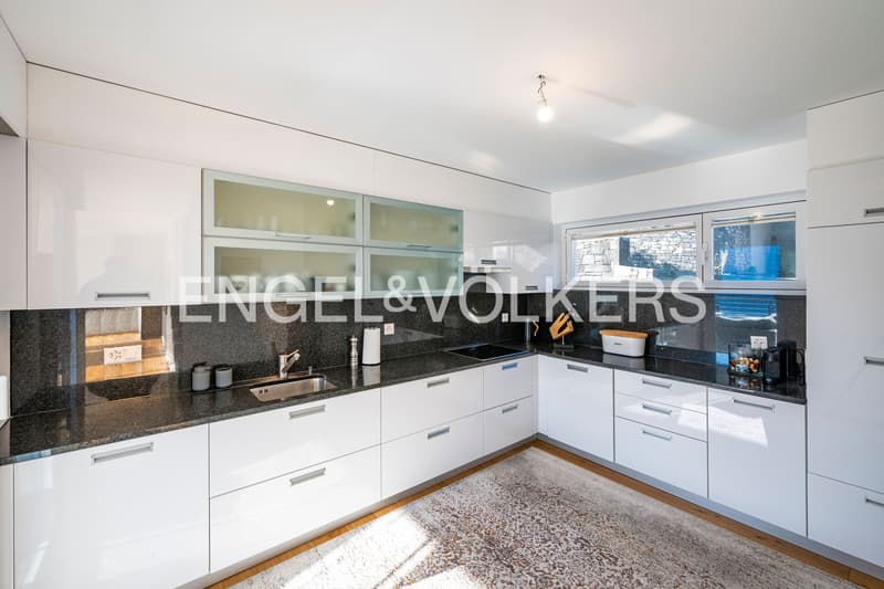 Stylish villa in sunny panoramic location (5) (7)