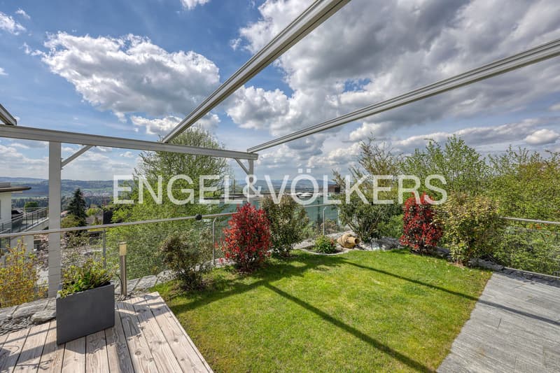 Living at an elevated location: Terrace apartment with a far-reaching view (2)
