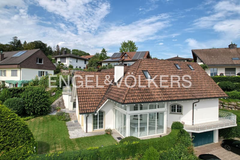 Generous, classic, and modern - living with a far-reaching view (9)