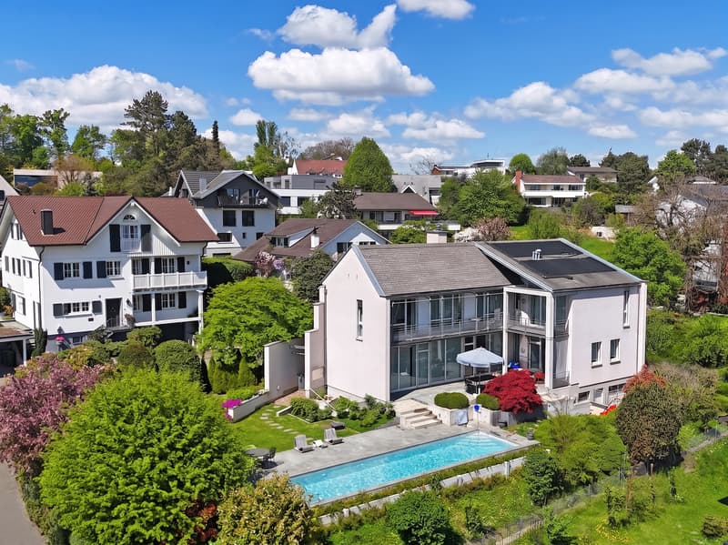 Stylish home with pool and dreamy garden (8)