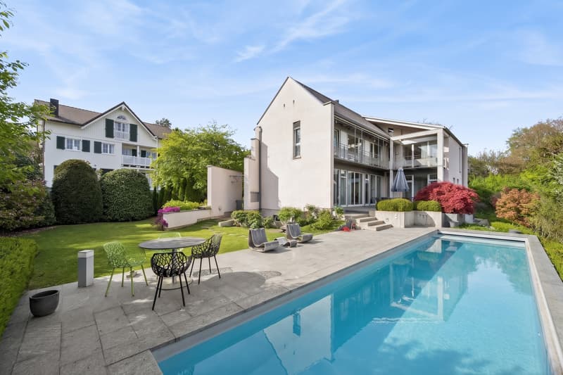 Stylish home with pool and dreamy garden (1)