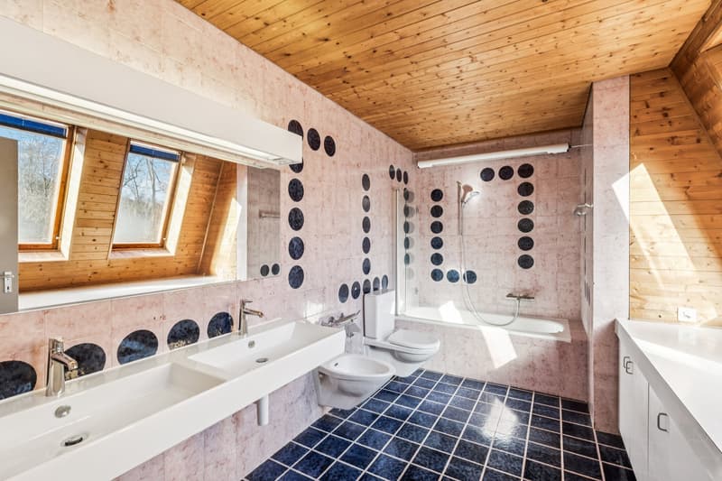 Lots of space for living, working, and creativity (6)