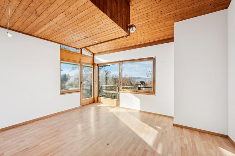 Lots of space for living, working, and creativity (5)