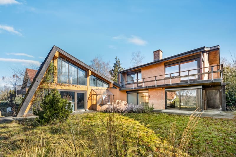 Lots of space for living, working, and creativity (1)