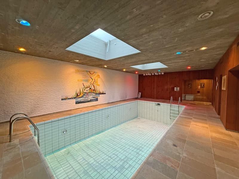 Reiheneckhaus mit Indoor Pool und Potenzial (10)