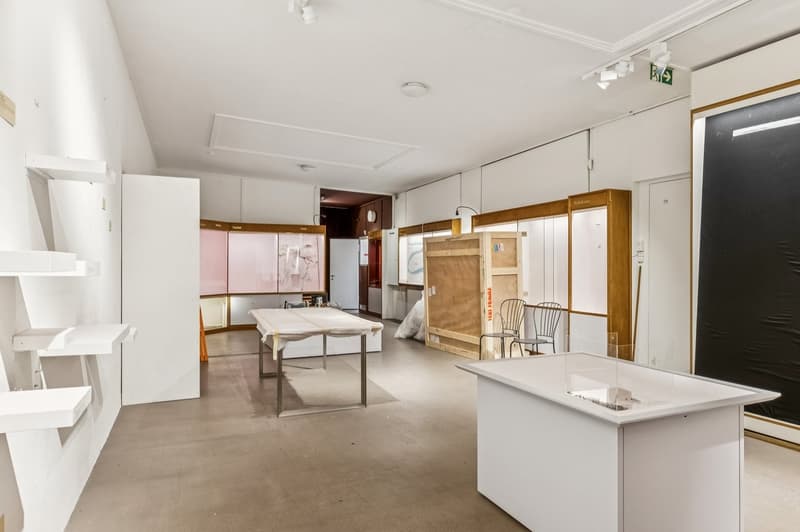 empty room, white walls, white ceiling, white shelves, white table, white desk, white chairs, white floor