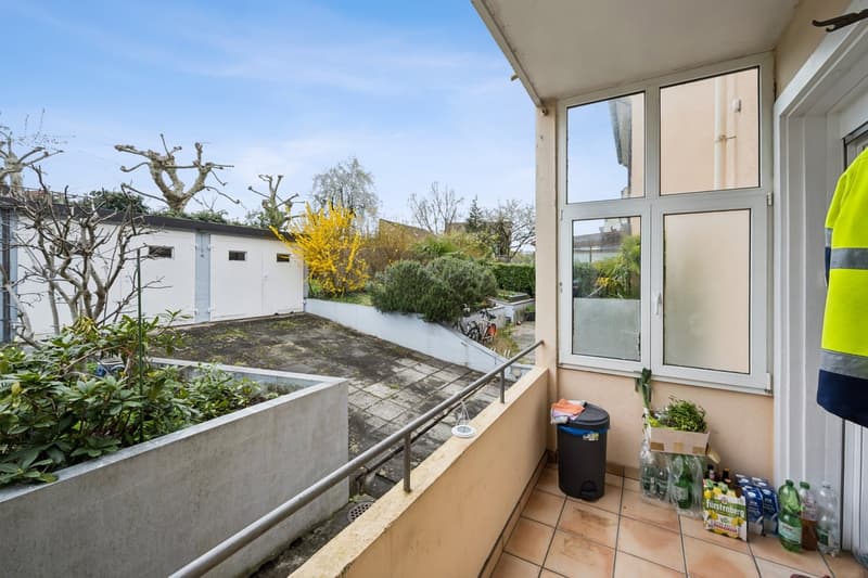 Charming multi-family houses in a popular residential area (10)
