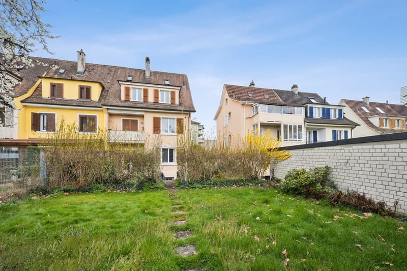 Charming multi-family houses in a popular residential area (15)
