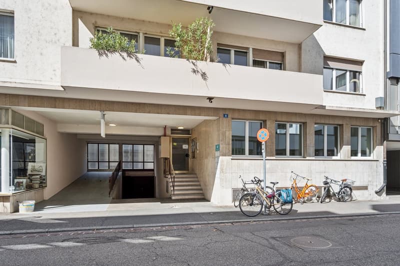 RENOVIERTE FLÄCHE MIT HOFGEBÄUDE (2)