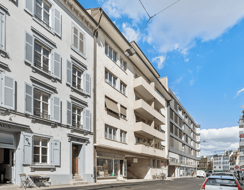 RENOVIERTE FLÄCHE MIT HOFGEBÄUDE (1)