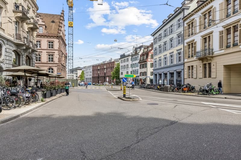 RENOVIERTE FLÄCHE MIT HOFGEBÄUDE (11)