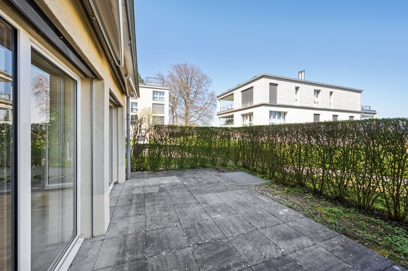 Modern 2.5-room apartment with garden seating (10)