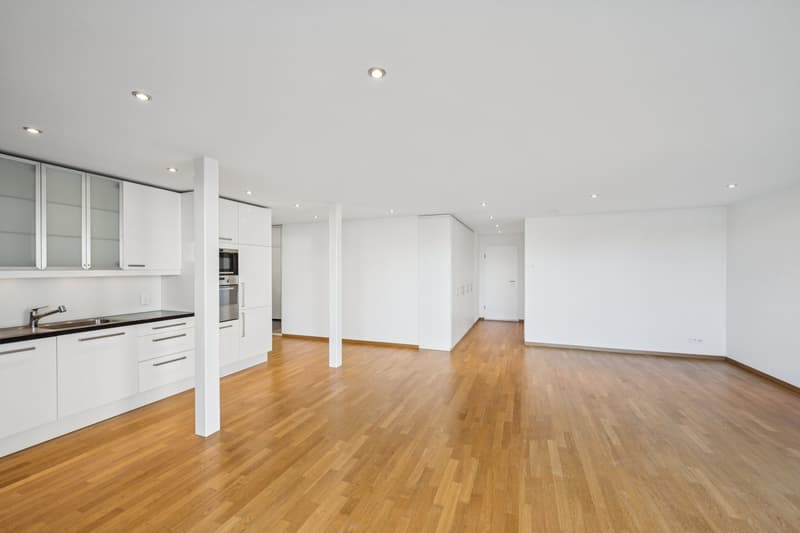 Modern 2.5-room apartment with garden seating (2)