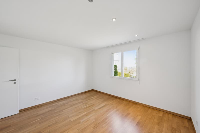 Modern 2.5-room apartment with garden seating (6)