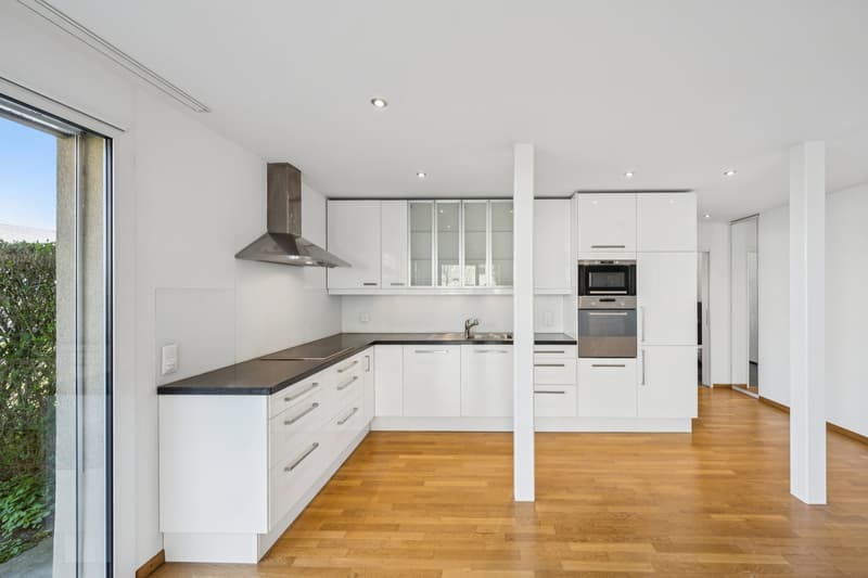 Modern 2.5-room apartment with garden seating (4)