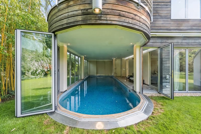 Exclusive living experience with pool & exceptional garden (11)