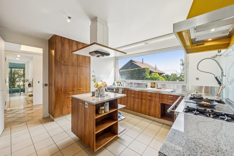 Exclusive living experience with pool & exceptional garden (3)