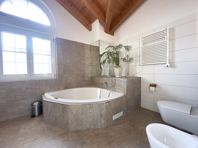 RISERVATO! Casa unifamiliare di lusso con molto spazio e privacy a H (9)