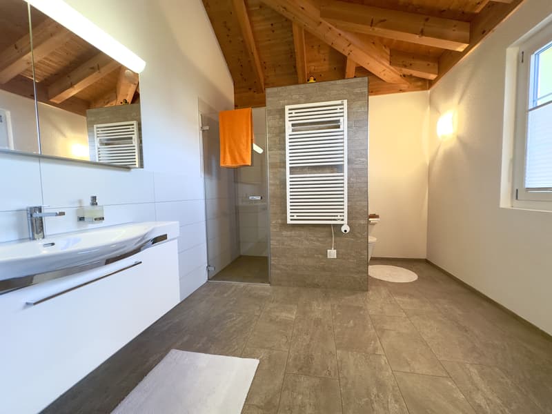 RISERVATO! Casa unifamiliare di lusso con molto spazio e privacy a H (12)