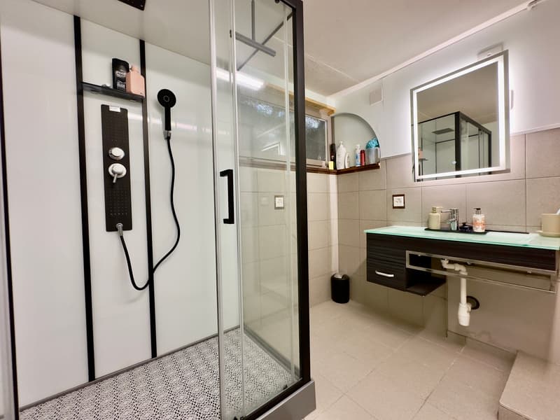 Casa unifamiliare con terreno molto grande, privacy e riserva di costruzione! (12)