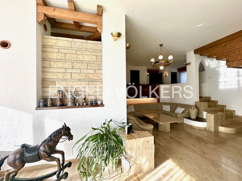 Spacious single-family house directly on the unbuildable green zone with (8)