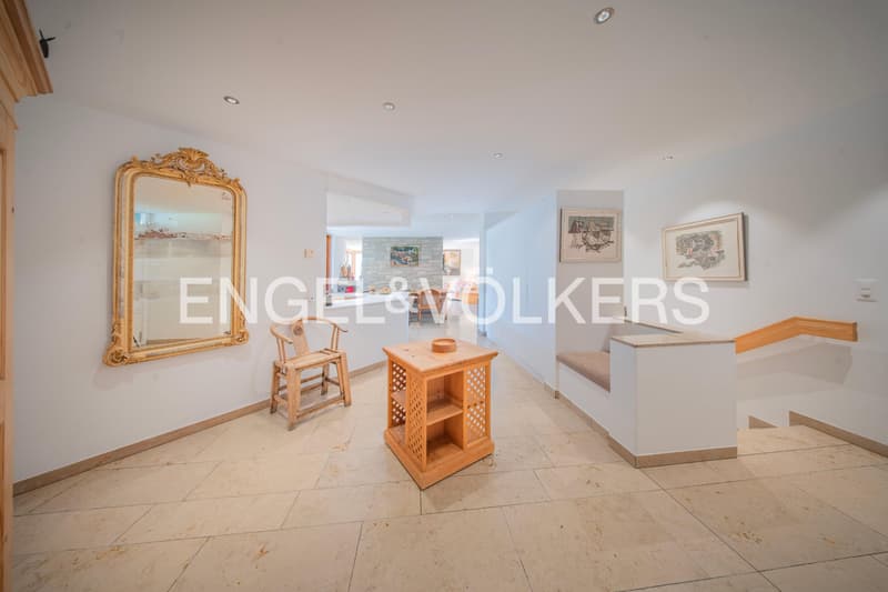 Elegant estate with panoramic view & privacy (3)