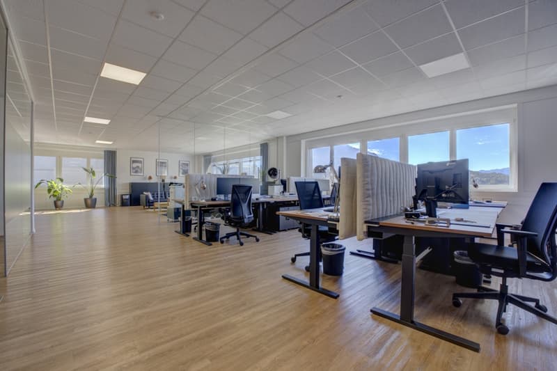 Moderne Bürofläche mit Küche & Sitzungszimmer (1)