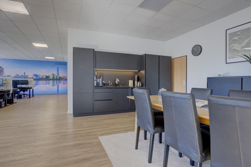 Moderne Bürofläche mit Küche & Sitzungszimmer (5)