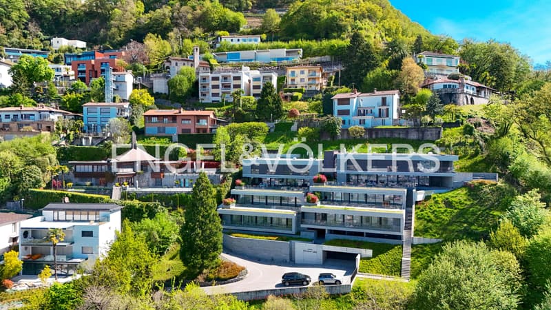 Vue sur le lac à 180 degrés, piscine intérieure et spa privé sur le Monte Bré (10)