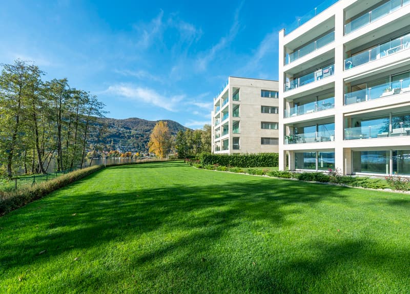 Prestigious residence directly on the lake (1)