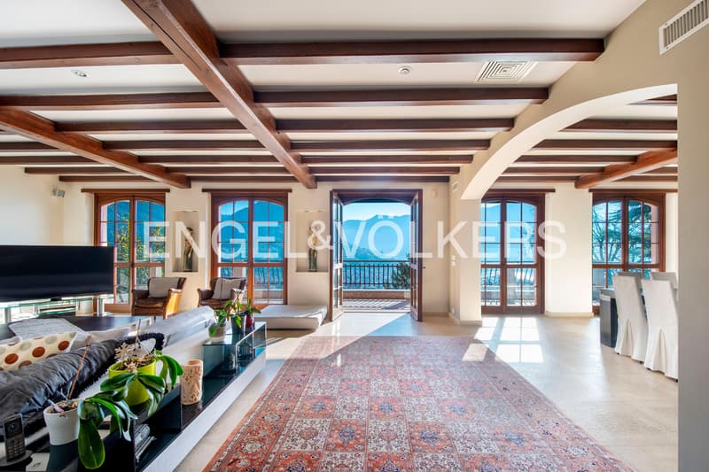 Villa prestigiosa con vista mozzafiato (3)