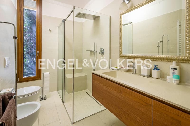 High-quality apartment with garden and lake view (8)