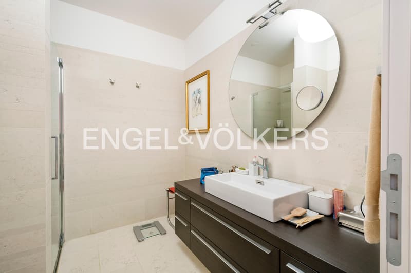 High-quality apartment with garden and lake view (11)