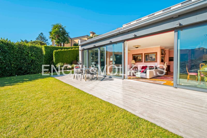 High-quality apartment with garden and lake view (13)