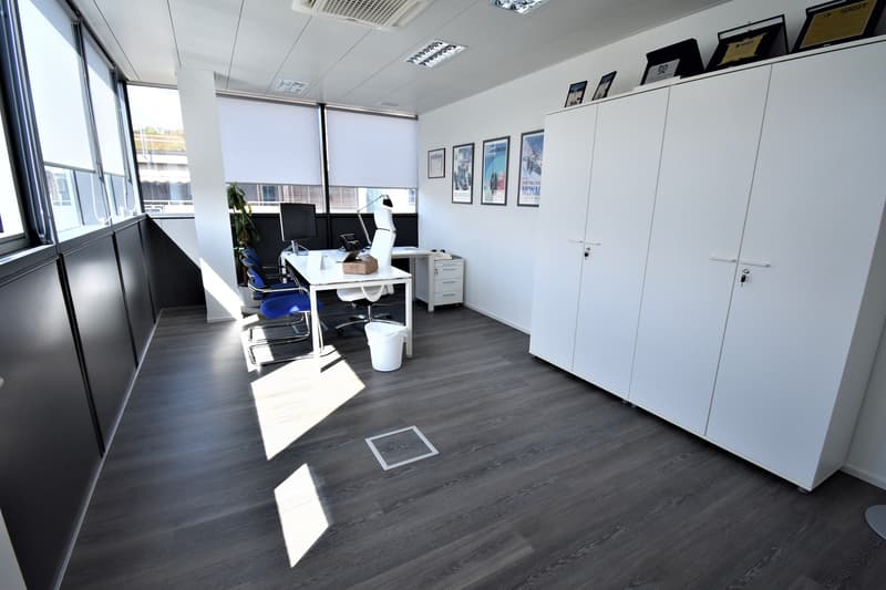 Bureau de 416 m2 au 5e étage avec ascenseur (12)