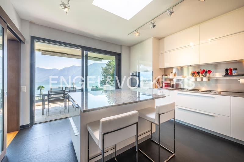 Penthouse design con vista panoramica 180 gradi sul lago (5)