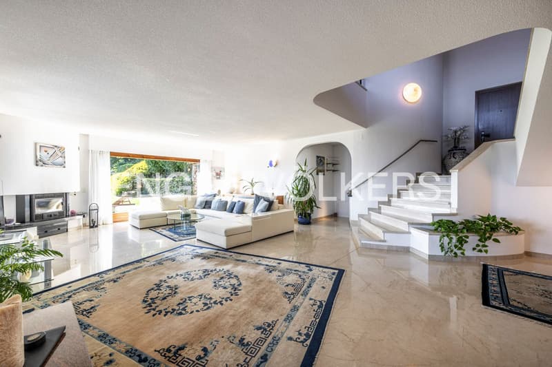 Villa accogliente con grande giardino e vista sul lago (4)