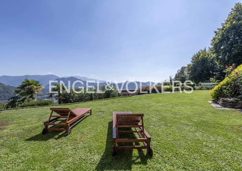 Villa accogliente con grande giardino e vista sul lago (13)