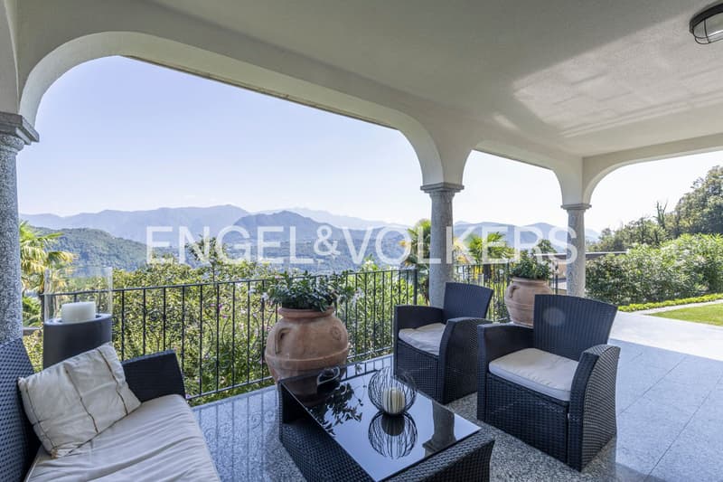 Villa accogliente con grande giardino e vista sul lago (10)