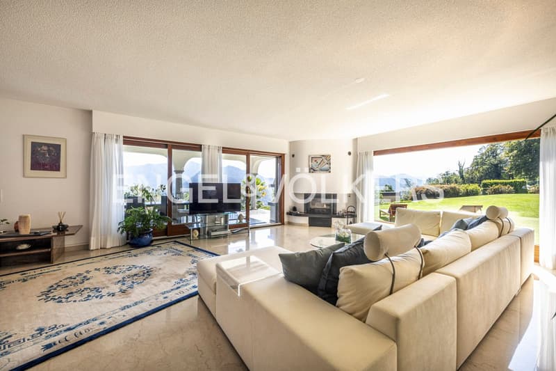 Villa accogliente con grande giardino e vista sul lago (3)