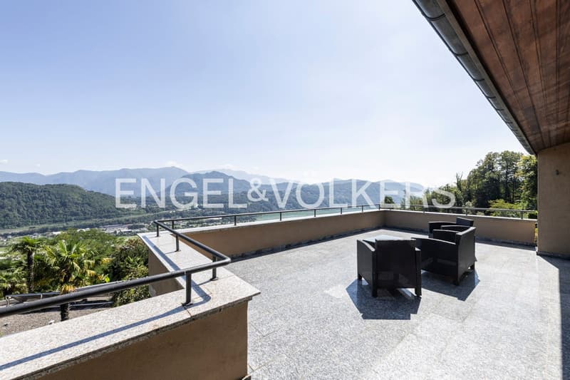 Villa accogliente con grande giardino e vista sul lago (7)
