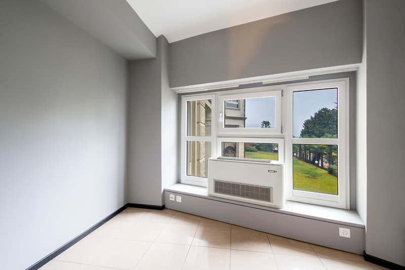 Ampio ufficio di prestigio con vista lago (10)